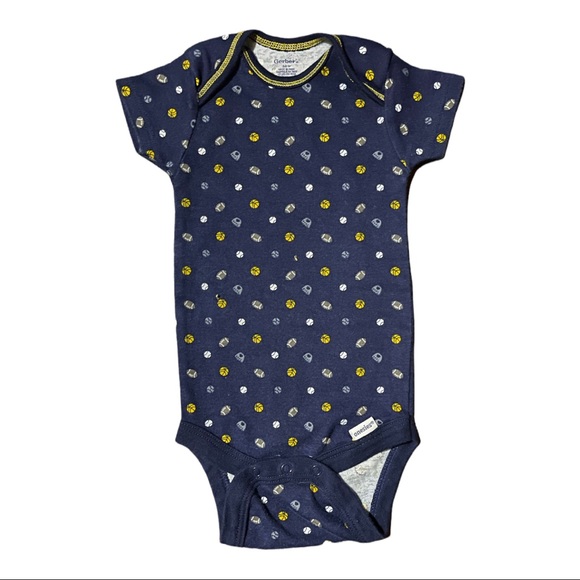 Size 3-6 Month Bundle of 3 Boy Infant Onsie Snap Shirt Short - Picture 12 of 15